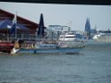 Motor Segelboot mit Motorschaden trieb gegen Alte Liebe bei Koeln Rodenkirchen P019